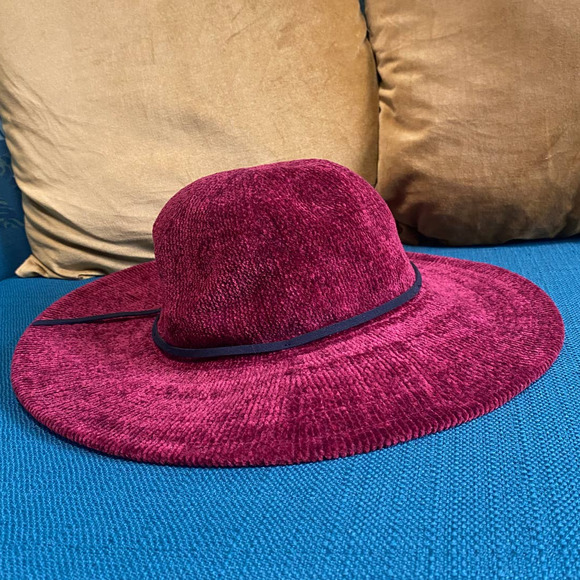 Marcus Adler New York Burgundy Chenille Packable One Size Hat - Picture 4 of 10